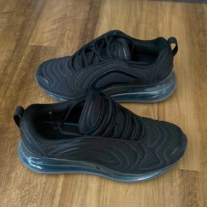 Nike Air Max 720 women’s size 7